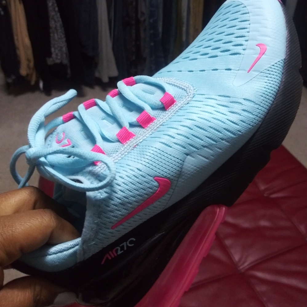 NIKE Sneakers